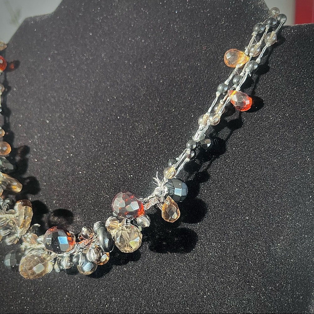☃️ Knotted Rhinestone Necklace - Picture 6 of 11